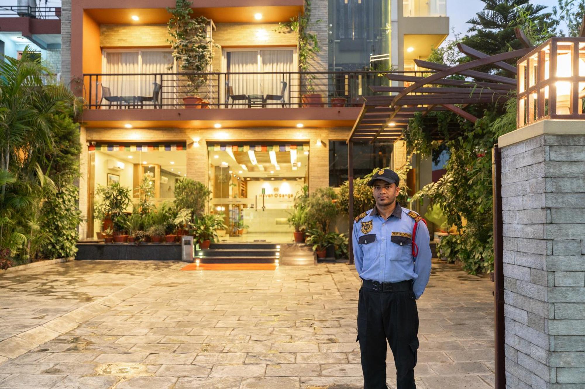 Hotel Haven O' Ganga Похара Екстериор снимка
