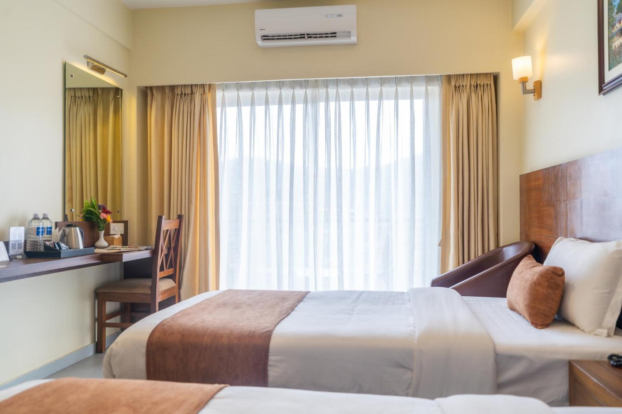 Hotel Haven O' Ganga Похара Екстериор снимка
