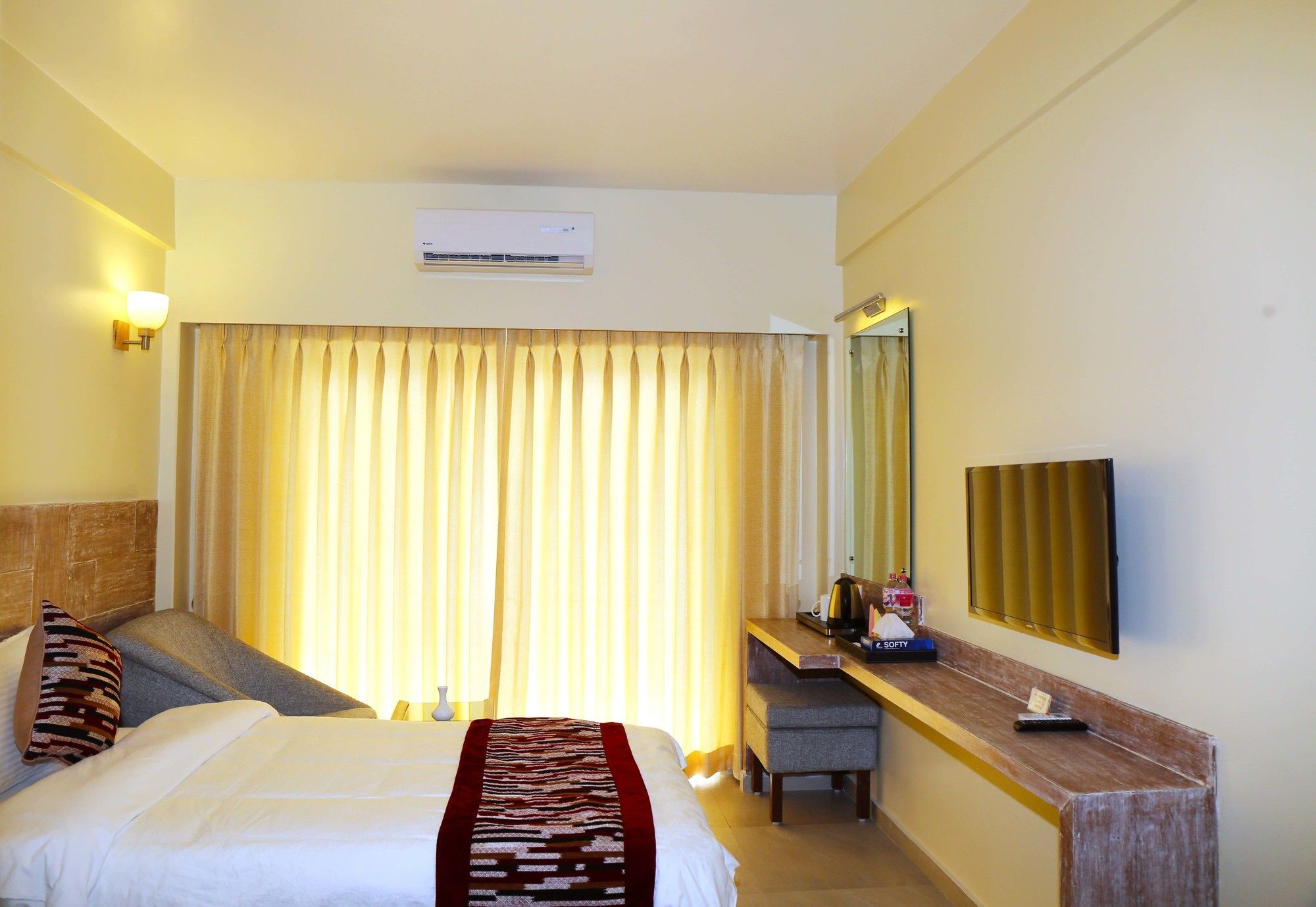 Hotel Haven O' Ganga Похара Екстериор снимка