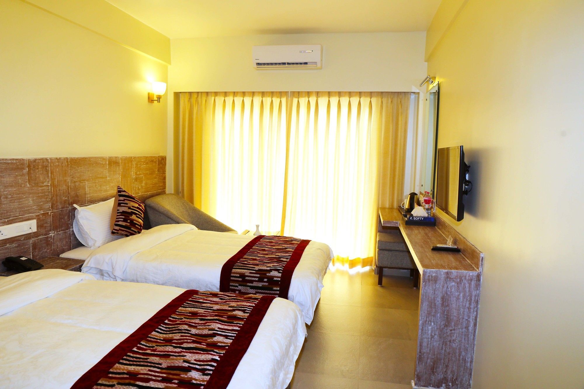 Hotel Haven O' Ganga Похара Екстериор снимка